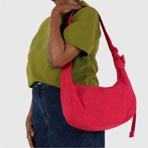 BAGGU Candy Apple Red Medium Crescent Bag